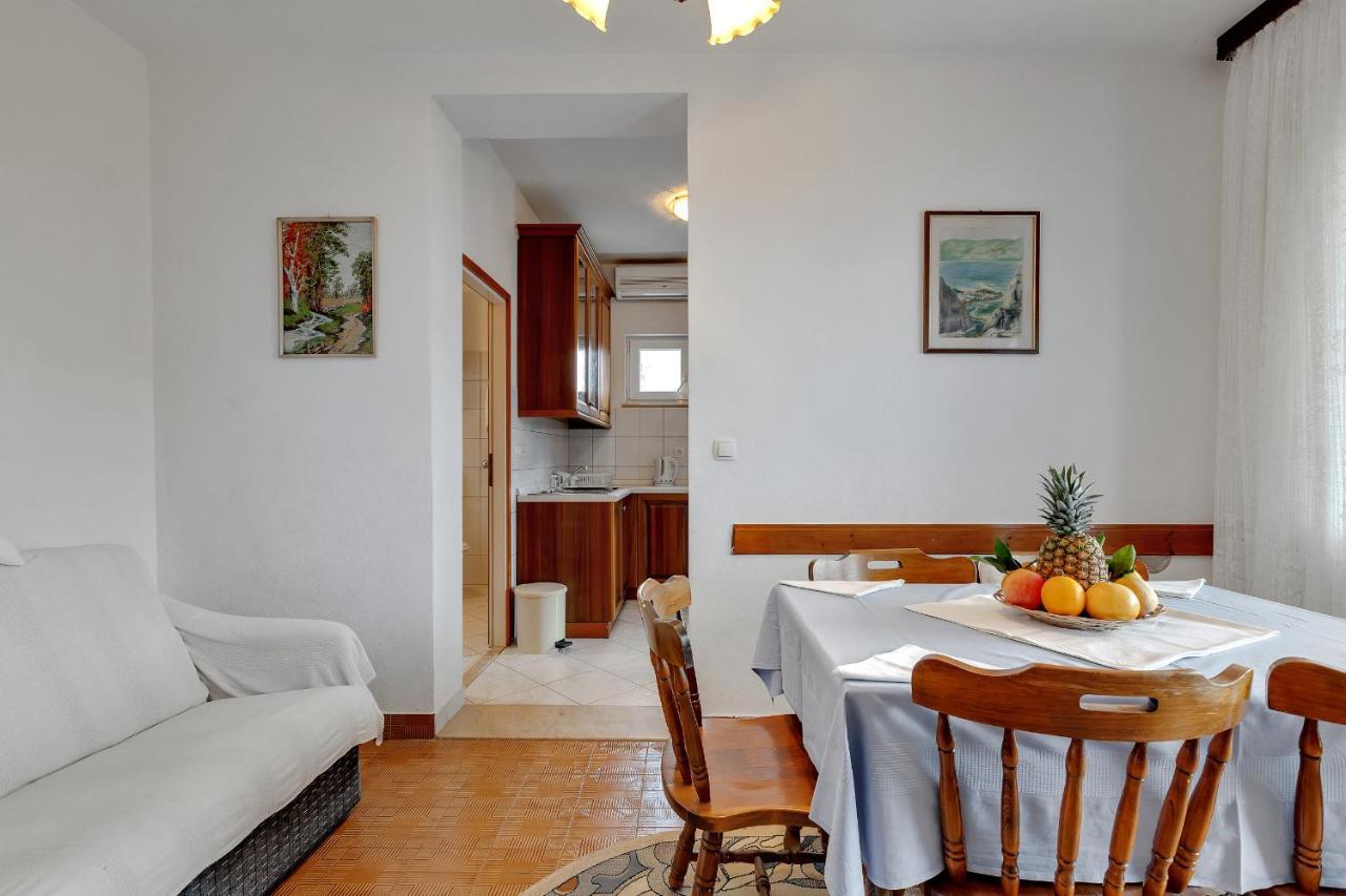 Apartments Tihomir Musac Omiš Екстериор снимка