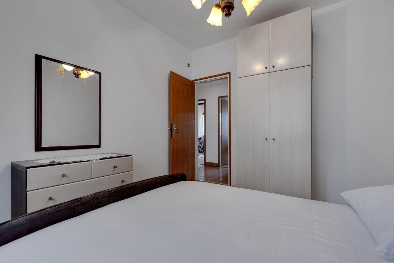 Apartments Tihomir Musac Omiš Екстериор снимка
