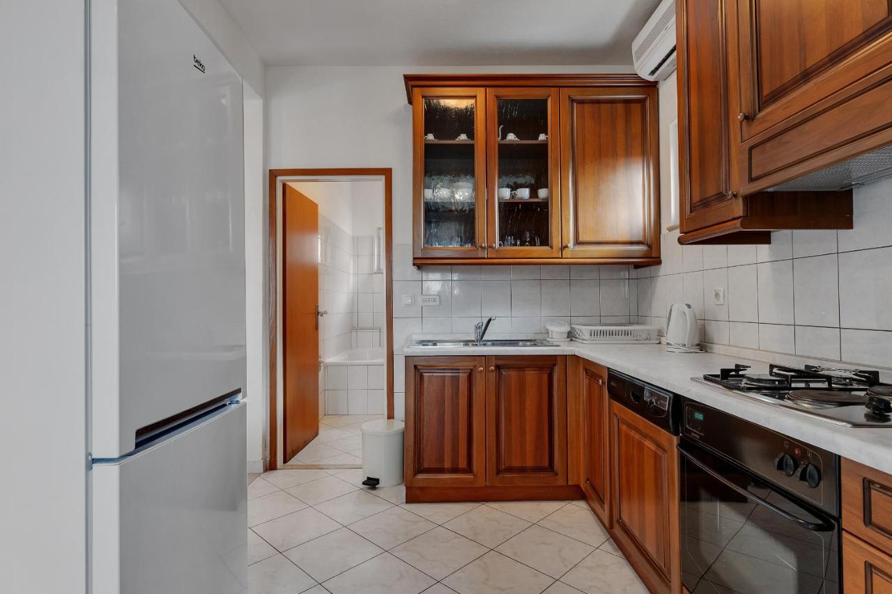 Apartments Tihomir Musac Omiš Екстериор снимка