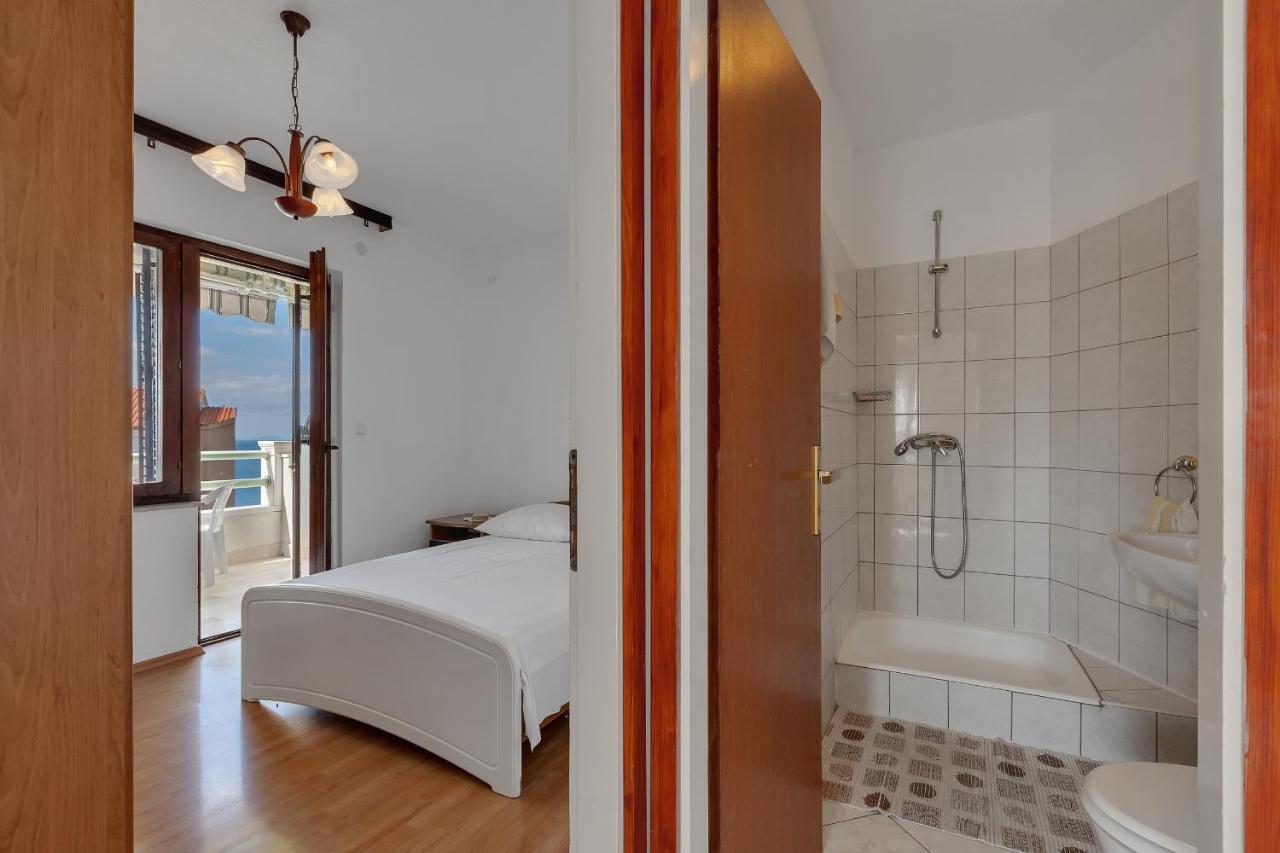 Apartments Tihomir Musac Omiš Екстериор снимка