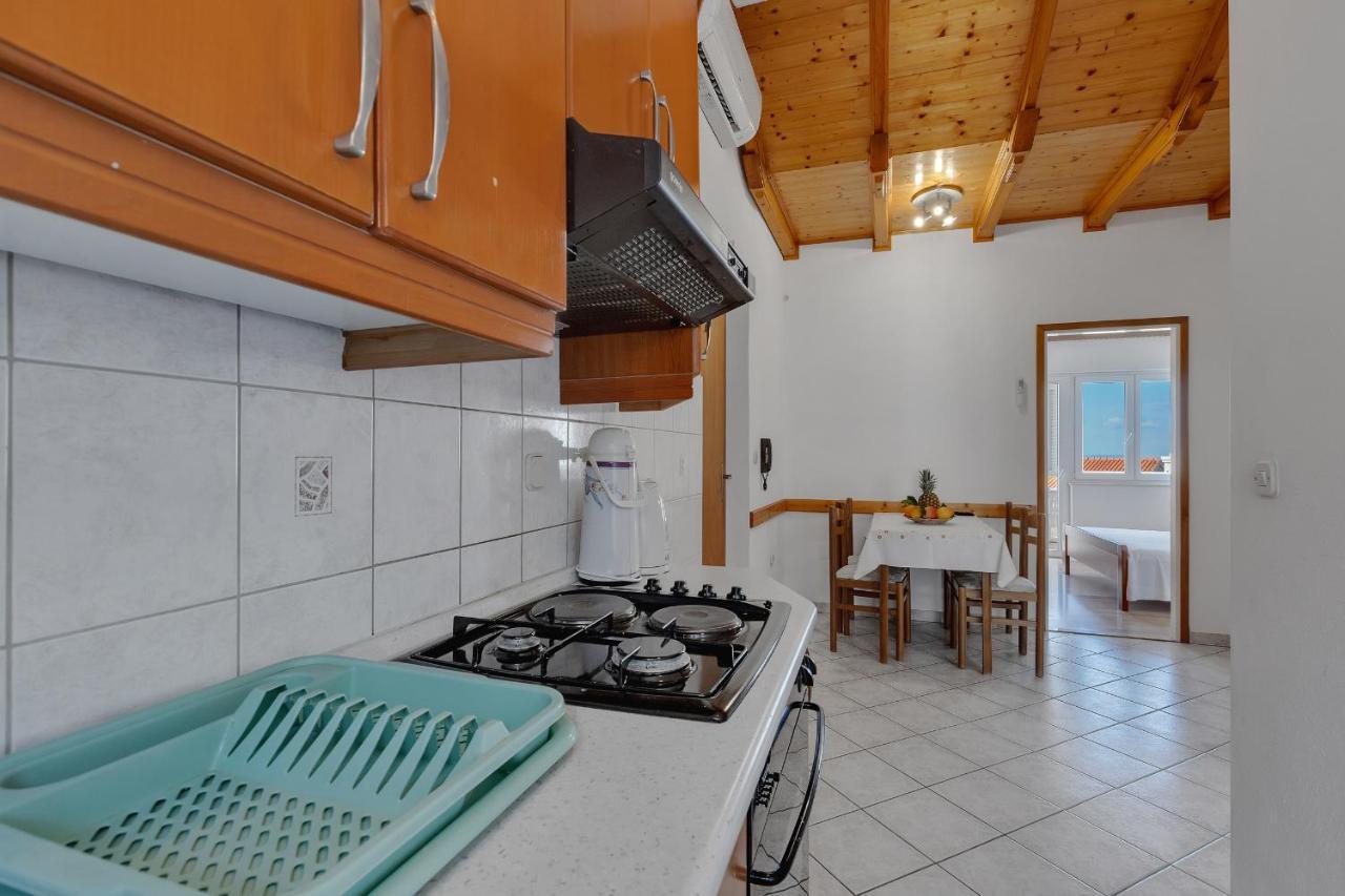 Apartments Tihomir Musac Omiš Екстериор снимка