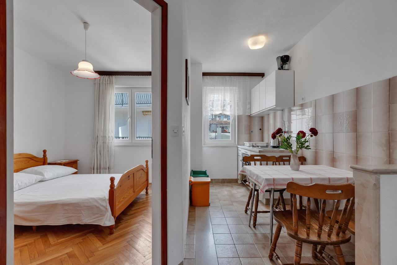 Apartments Tihomir Musac Omiš Екстериор снимка