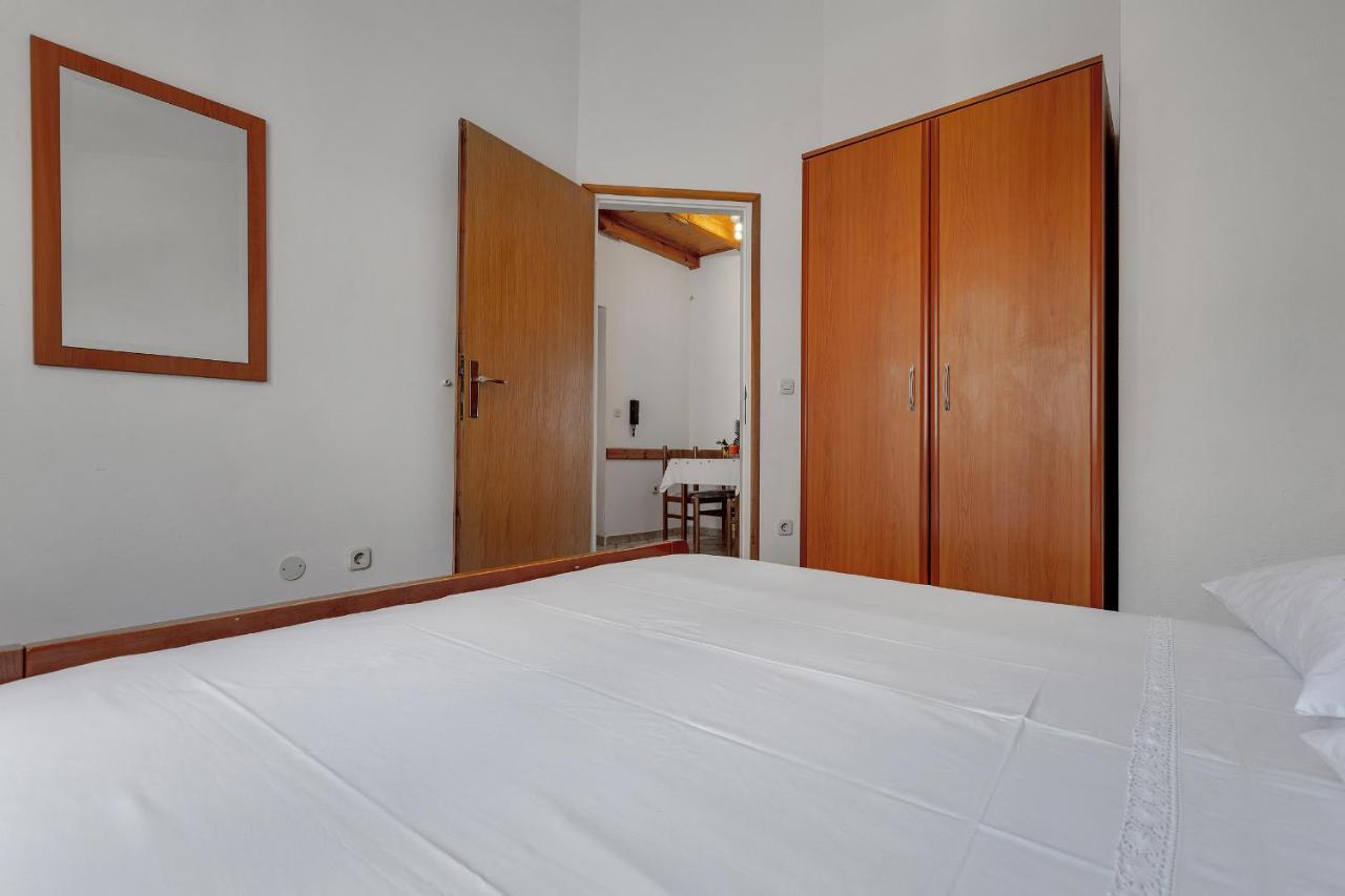 Apartments Tihomir Musac Omiš Екстериор снимка