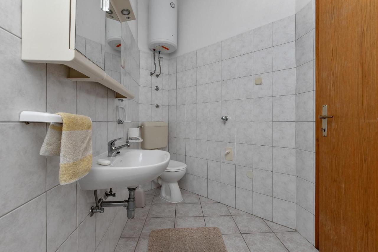 Apartments Tihomir Musac Omiš Екстериор снимка