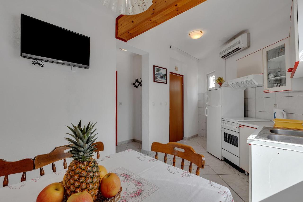Apartments Tihomir Musac Omiš Екстериор снимка