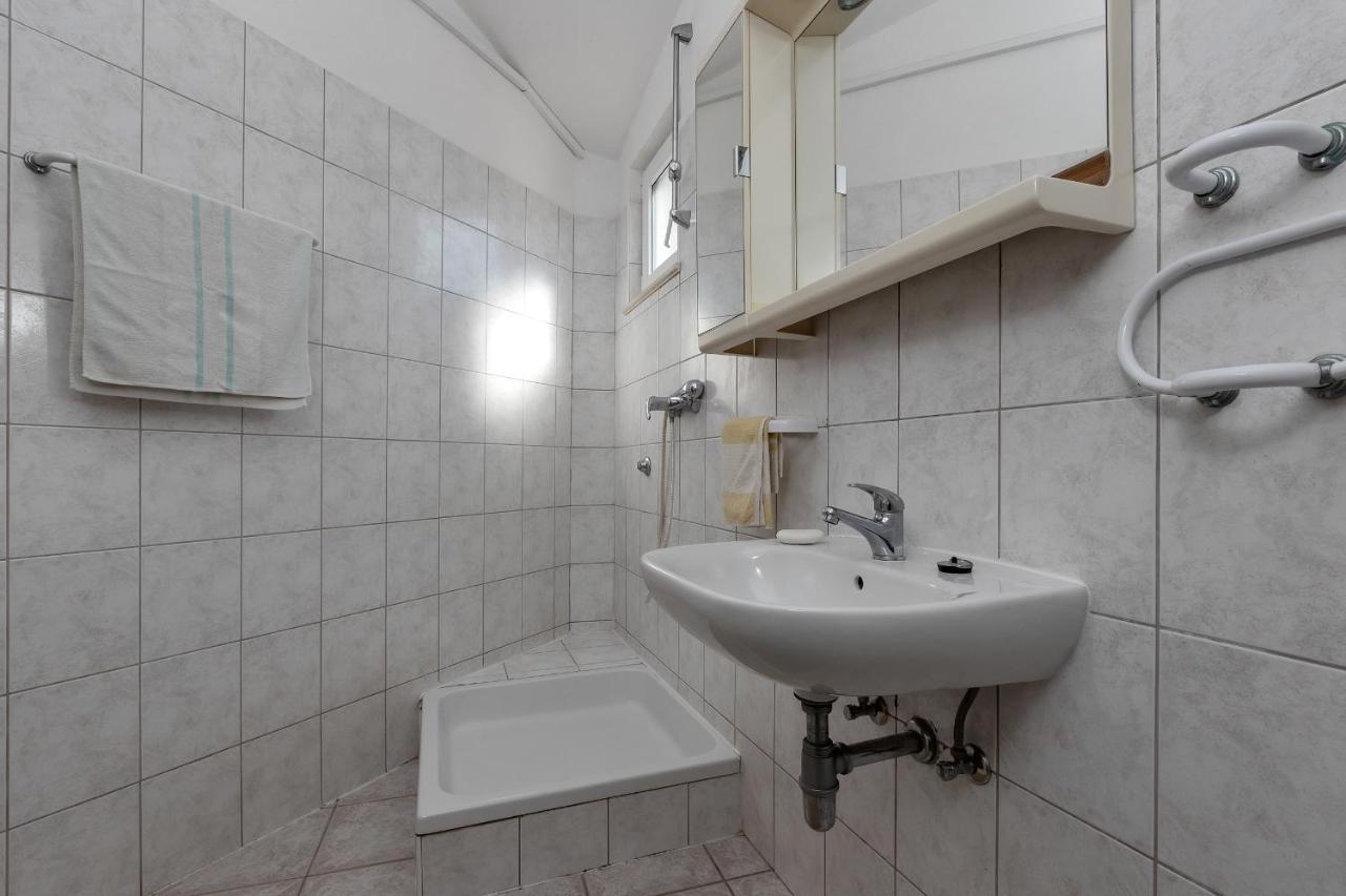 Apartments Tihomir Musac Omiš Екстериор снимка