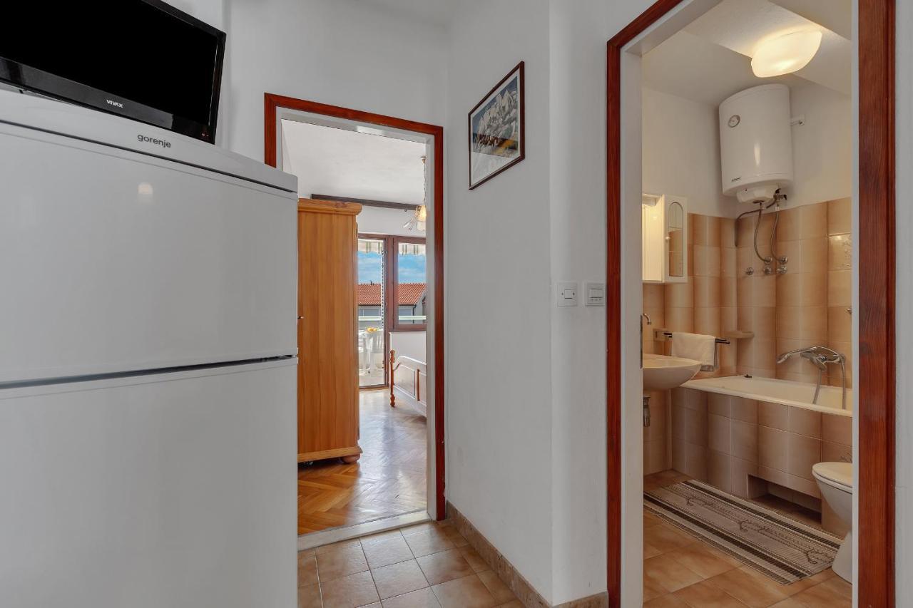 Apartments Tihomir Musac Omiš Екстериор снимка