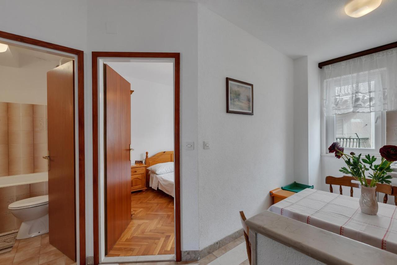 Apartments Tihomir Musac Omiš Екстериор снимка