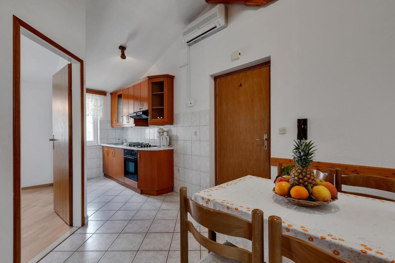Apartments Tihomir Musac Omiš Екстериор снимка